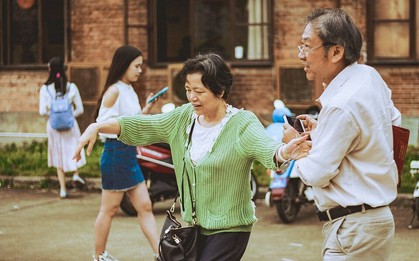 Dù ngồi trên "núi tiền" vẫn bị con cái né tránh: 4 kiểu cha mẹ càng về già càng khiến con sợ sống chung