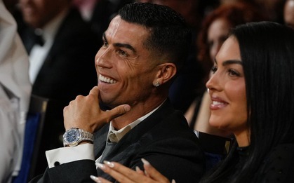 Ronaldo đưa bạn gái sexy cùng đi nhận giải "cầu thủ hay nhất Trung Đông"