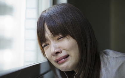 Tôi uất nghẹn khi nghe cuộc điện thoại của mẹ với họ hàng!