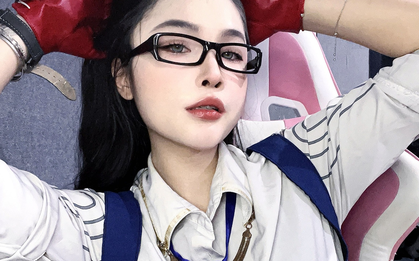 Nữ MC sở hữu "nụ hôn bạc tỷ" bất hoá hoá soái ca khiến làng game ngỡ ngàng