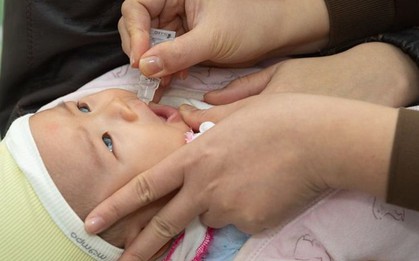 Infographic: 5 lưu ý quan trọng cho phụ huynh khi cho trẻ uống vaccine Rota