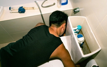 Phát hiện 1 anh thợ sửa ống nước có bằng đại học ngành kế toán từ ngôi trường danh giá