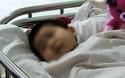 Bé trai ăn cắp đồ nhà bên rồi ngộ độc nhập viện, phụ huynh đòi hàng xóm bồi thường