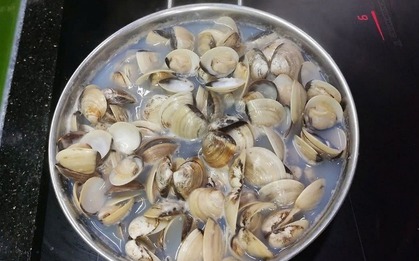 Mua ngao chỉ cần nhớ 3 mẹo này: Ăn không hết vẫn tươi, thịt không teo mà mọng ngọt như mới