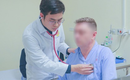 Đang chơi pickleball, người đàn ông nước ngoài ngừng tim