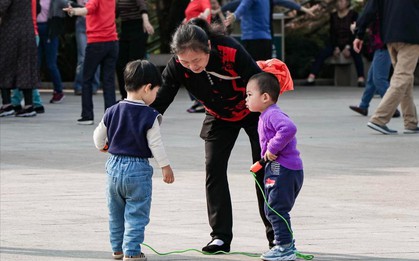 57 tuổi, tôi tự tạo “lương hưu thứ hai” từ việc giữ trẻ - thu đều hàng tháng và sống vui hơn hẳn