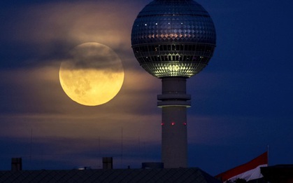 Hôm nay Việt Nam đón siêu trăng đẹp nhất năm giữa mưa sao băng