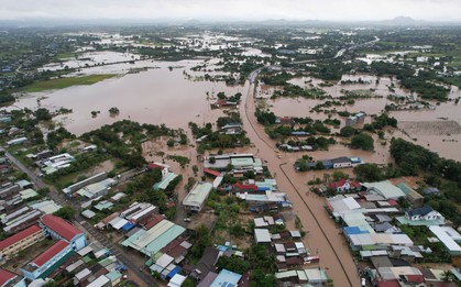Lâm Đồng: Nước lũ "nhấn chìm" quốc lộ 1, nhiều khu dân cư ngập sâu