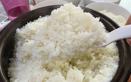 Nấu cơm đừng chỉ cho nước: Thêm đúng 2 thứ này, cơm dẻo ngon gấp 10