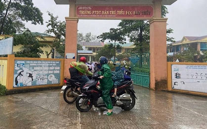 Vụ 40 học sinh nghi ngộ độc: Hơn 50 phụ huynh tiếp tục đến trường đón con về giữa chừng vì sự xuất hiện của 1 người phụ nữ