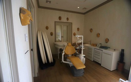 Tấm ảnh tiết lộ căn phòng rợn người từ hòn đảo của tội phạm ấu dâm Epstein