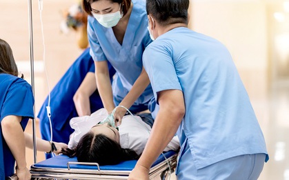 Nữ nhân viên y tế 28 tuổi tử vong đột ngột: Chuyên gia cảnh báo "người trẻ đang chủ quan"