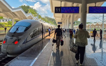 Khách Việt kể chuyện du lịch Trung Quốc, đi tàu chạy 300km/h có dịch vụ lạ, nhận xét: "Quá xứng đáng!"