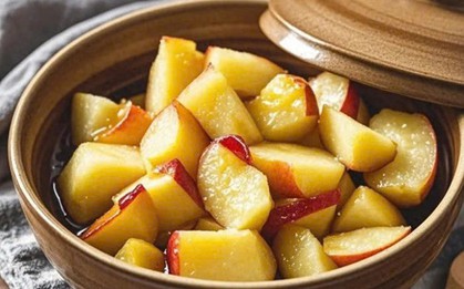 Đừng ăn táo sống nữa! Táo hấp với một thứ vừa bơm collagen vừa giảm mỡ bụng, người già lẫn trẻ nhỏ đều mê