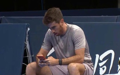 Top 2 Pickleball thế giới cứ gặp các tay vợt Việt Nam là… bấm điện thoại