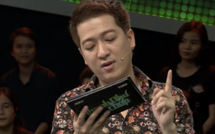 Câu đố tiếng Việt: "Để nguyên nằm trên trời, bỏ đầu nằm trong miệng", đây là chữ gì?