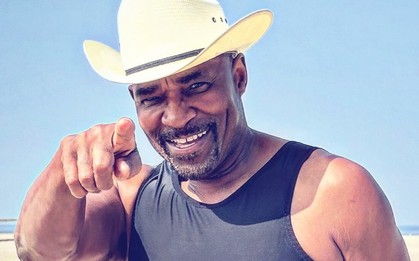 Ông lão U80 được ngưỡng mộ vì vẻ cường tráng, trẻ trung như thanh niên