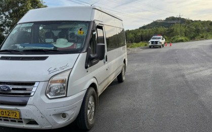 Đá rơi từ xe ben trúng ô tô, 3 du khách Nga thương vong