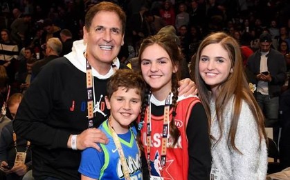 "Nể" cách Shark Mark Cuban dạy con: Phải tự nỗ lực để đạt điều mình muốn, cậu út mới 15 tuổi đã "nghiện" kinh doanh giống cha
