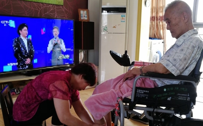 Giúp việc cho cụ ông 70 tuổi, lương 50 triệu/tháng nhưng hết sức vì nhu cầu quá cao của 3 cô con dâu