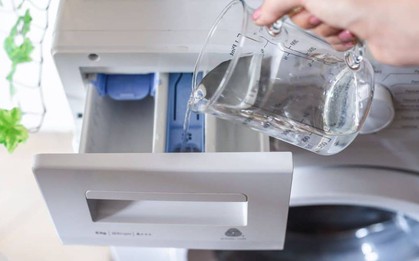 Cho giấm vào máy giặt có tác dụng gì?