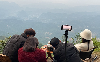 Đón bình minh trên đỉnh Đồn Đèn: Thiên đường săn mây "Chill" nhất Thái Nguyên