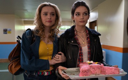 Xem Sex Education, nước mắt tôi chảy dài vì suýt nữa đã đẩy cuộc đời con mình vào ngõ cụt mà không hề hay biết