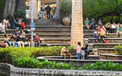 Giới trẻ Indonesia với tư duy YONO nhằm chi tiêu vào những thứ cần thiết