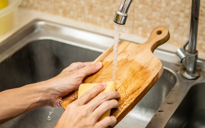 Nên dùng thớt gỗ hay thớt nhựa? Đây là những gì các chuyên gia về an toàn thực phẩm nói