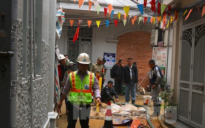 Vụ bùn lỏng phun tràn ngõ phố ở Hà Nội: Dừng hoạt động robot và khoan hầm