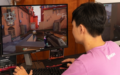 Game thủ VALORANT trải nghiệm màn hình chất lượng cao tại giải đấu Cypher in Cyber 2025