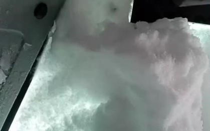 Kinh hoàng người đàn ông bị chôn vùi trong trận tuyết lở khi đang làm việc