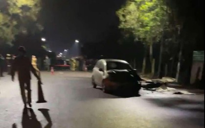Hà Nội: Xe máy đấu đầu ô tô, 3 thanh niên tử vong tại chỗ
