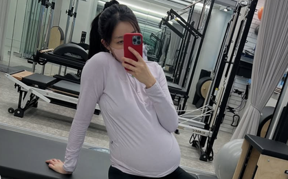 HOT: Hyuna bất ngờ khoe ảnh bụng bầu, công khai có em bé