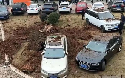 Diễn biến bất ngờ vụ bé trai ném pháo xuống cống: Thiệt hại không như lời đồn, mẹ đứa trẻ truy ngược trách nhiệm