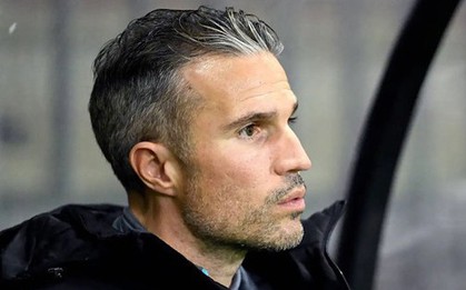 Van Persie và học trò ôm hận vì sự cố hài hước: CLB để 12 cầu thủ thi đấu tại giải VĐQG Hà Lan