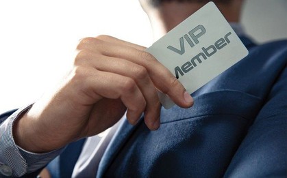 Ra Tết nhiều tiền, để ở ngân hàng nào dễ được thăng hạng thành khách VIP?