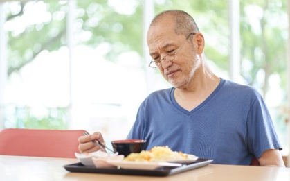Lương hưu 19 triệu/tháng, góp với con dâu 3 triệu, nào ngờ bị chê ít, nghe được lời con nói với bà thông gia mà tôi ngượng đỏ mặt