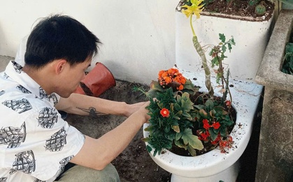 Chàng trai đi khắp nơi xin bồn cầu bỏ đi, đẩy về nhà và tiến hành làm 1 việc khiến mình vụt thành "sao"