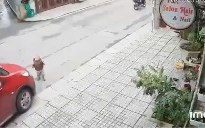 Hà Tĩnh: Bé trai 15 tháng tuổi bị ô tô của phụ huynh tông tử vong trước cửa cơ sở trông trẻ