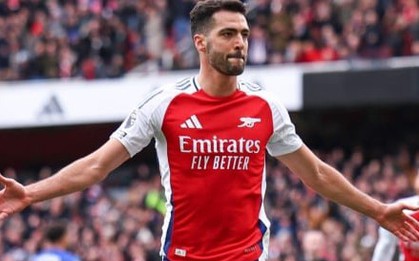 Đánh bại Chelsea, Arsenal vẫn kém xa Liverpool
