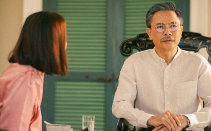Thấy bố chồng chống gậy nấu cơm, còn chị dâu ngồi phòng khách nhàn nhã, tôi định đón ông lên ở cùng thì ông cho 500 triệu rồi từ chối