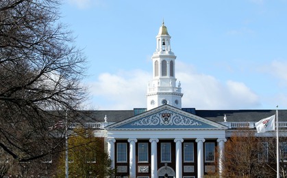 Nóng: Đại học Harvard sẽ miễn học phí cho sinh viên từ gia đình thu nhập dưới 5 tỷ đồng/năm