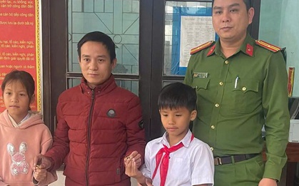 Nhặt được 2 nhẫn vàng, 2 học sinh nhờ cha tìm người trả lại