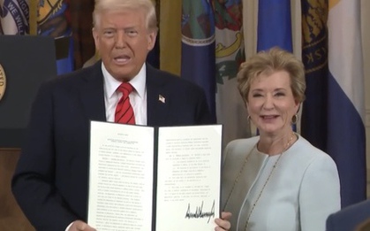 Tổng thống Donald Trump ký lệnh “giải thể” Bộ Giáo dục