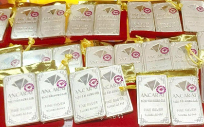 Dân đầu tư chi tiền tỷ cho bạc khi giá vàng cao kỷ lục, một công ty tiết lộ đã bán hàng trăm kg bạc, chủ yếu là loại 0,5 - 1kg/miếng