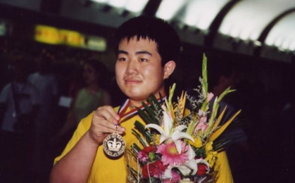 “Thần đồng Toán học” về nhất 40 cuộc thi, 2 lần giành HCV tại Olympic Toán quốc tế: Trượt môn liên tục ở đại học, 40 tuổi bị chỉ trích thất bại nhưng vẫn hài lòng