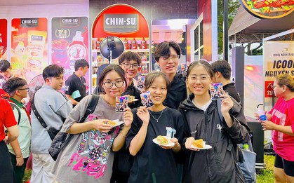 Hàng ngàn bạn trẻ háo hức check-in gian hàng CHIN-SU tại Lễ hội Bánh mì 2025
