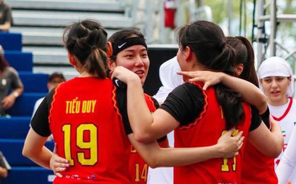 Cặp song sinh Thảo My - Thảo Vy giúp đội tuyển bóng rổ Việt Nam thắng trận ra quân giải vô địch châu Á