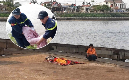 Xót xa cảnh người bố bần thần, đau đớn bên thi thể con trai bị đuối nước: Vừa được tặng chiếc tủ sách mới còn chưa kịp dùng